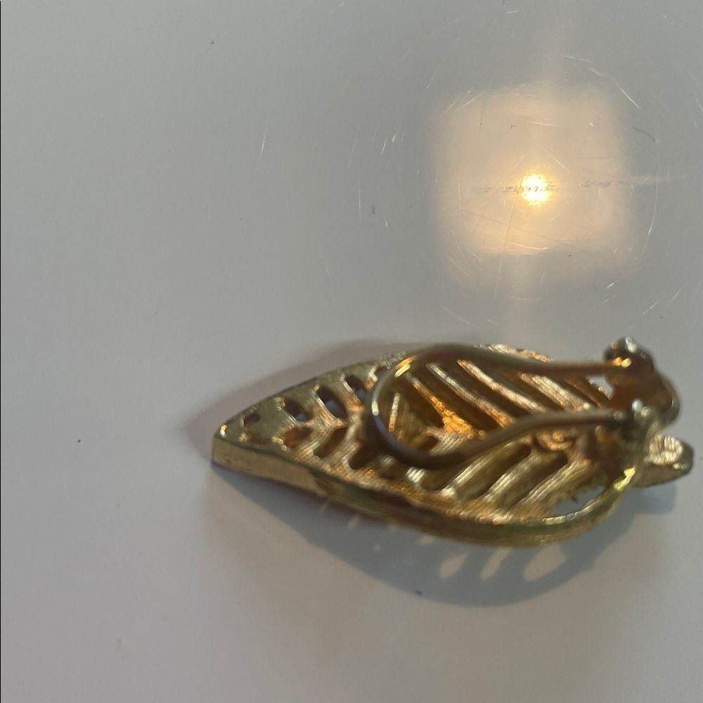 Vintage Gold Tone Openwork Leaf Brooch Pin Costume Jewelry Accessory - Picture 4 of 7
